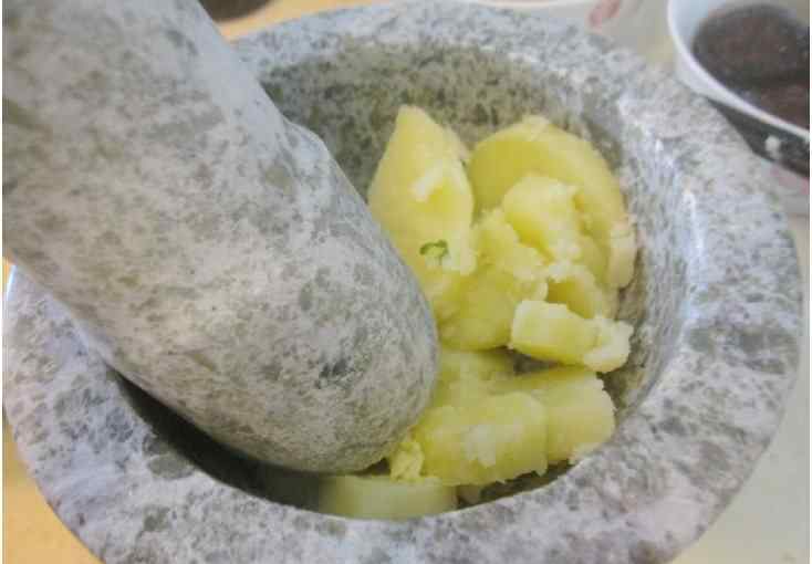 地瓜粉的做法 荷兰薯粿——汕头小吃土豆糕怎么做 荷兰薯粿——汕头小吃土豆糕的做法大全