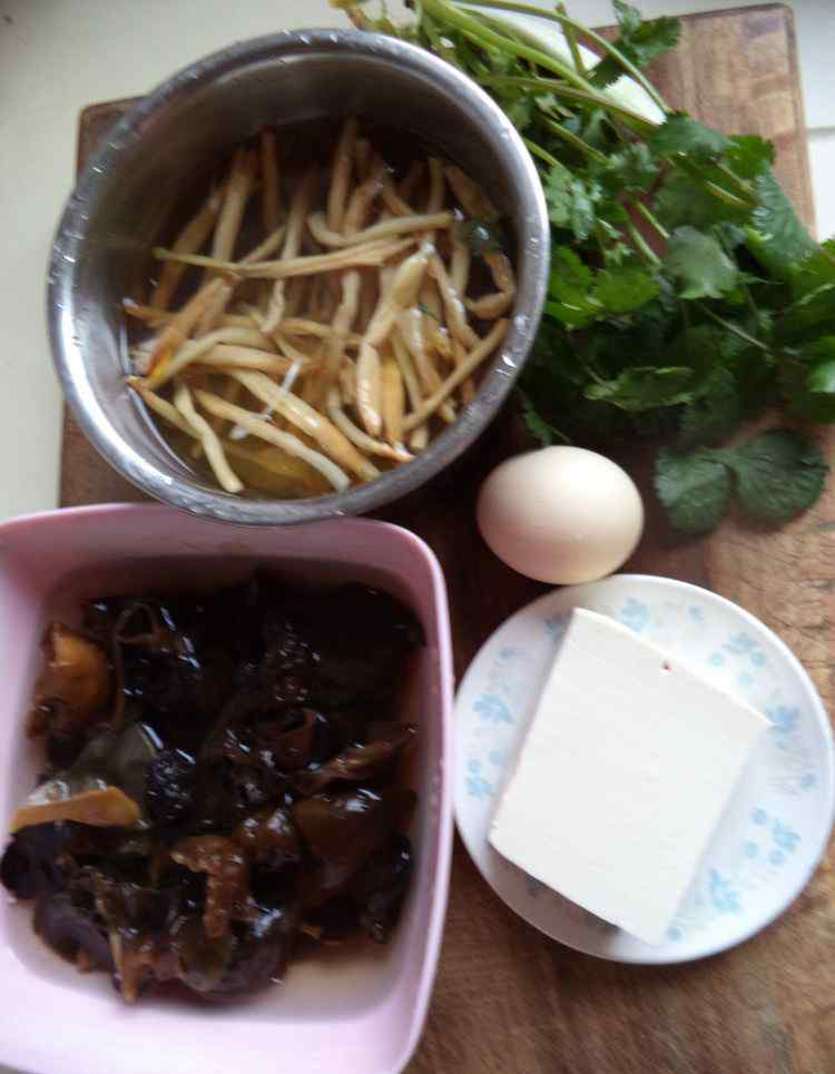 干黄花菜怎么吃 木须酸辣汤的详细做法 木须酸辣汤做法及配料