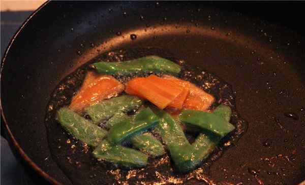 莲蓬怎么吃 荷塘小炒的详细做法 荷塘小炒食谱简单做法