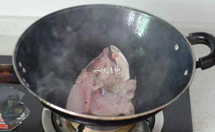 鱼汤的做法大全 鱼头豆腐汤的做法 鱼头豆腐汤做法详细步骤