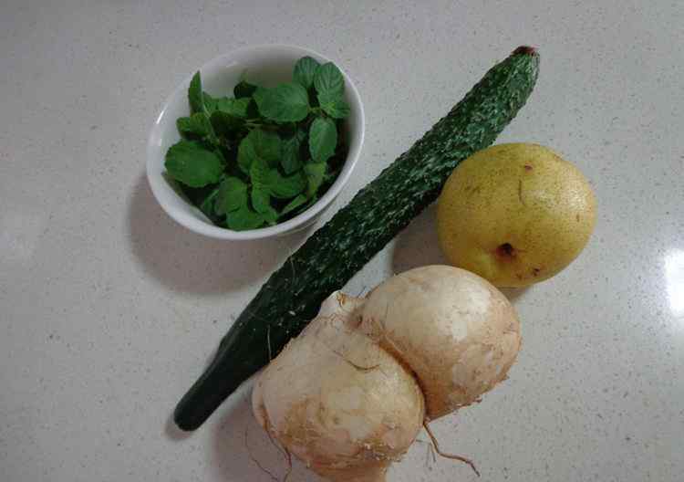 白地瓜怎么做好吃 薄荷果蔬汁的详细做法 薄荷果蔬汁的做法大全