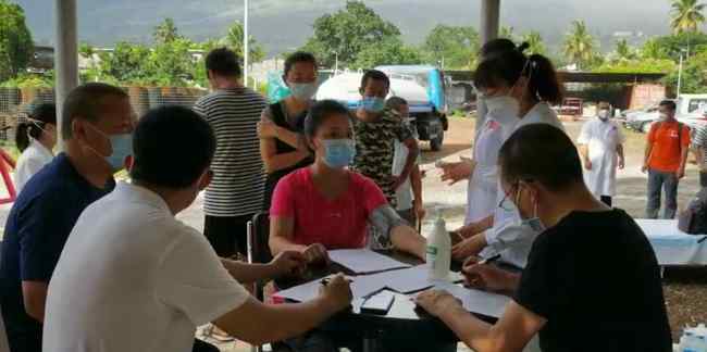 中国援科摩罗短期抗疫医疗队开展义诊活动 登上网络热搜了！