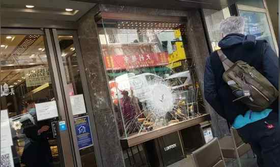 三匪徒抢劫在美华人珠宝店警察局长就在隔壁街 目前是什么情况？