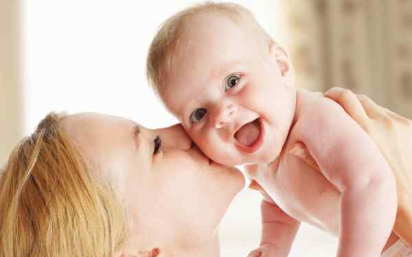 一个月婴儿缺钙的表现 宝宝这4种特征，是“缺钙”的表现，越晚发现对孩子伤害越大