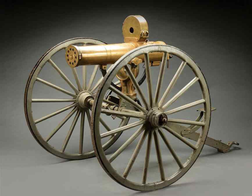 加特林六管重机枪 136年前的加特林机枪，黄铜造枪身，罕见的十根枪管，标尺射程900米