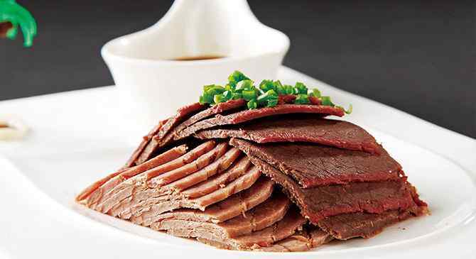 牛肉块怎么做好吃 卤牛肉怎么做好吃？45块一斤的牛肉，简单加工一下卖80块1斤