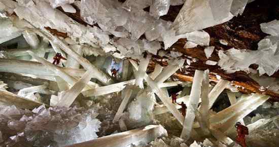 奈卡水晶洞 墨西哥奈卡水晶洞：布满水晶的洞穴