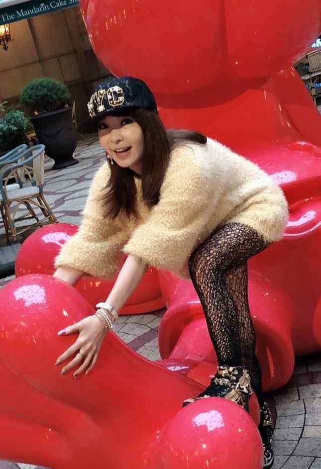 川岛茉树 爱情公寓2她是最美日系女配，因打人遭封，今穿水蛭袜成秀腿魔！