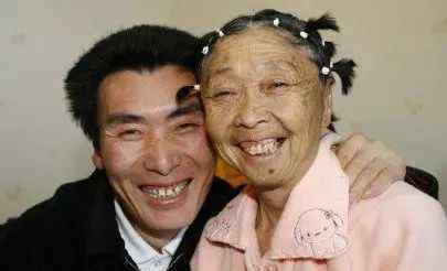 老妻少夫离婚了吗 老妻少夫相差32岁，原来电视上秀恩爱，现在闹离婚