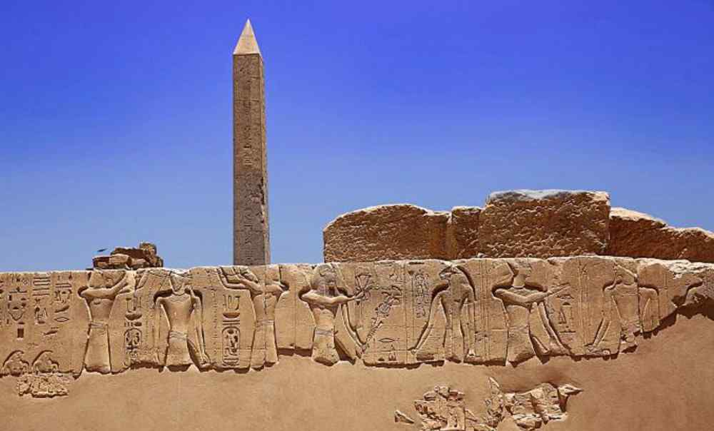 阿肯那吞 发源非洲的宗教改革，曾造成了古代埃及的严重混乱和失序