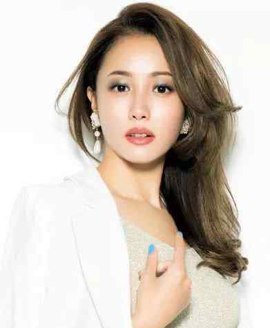 泽尻英龙华下海 泽尻英龙华涉毒将被索赔5亿，片商欲邀其下海给上亿片酬以解困境
