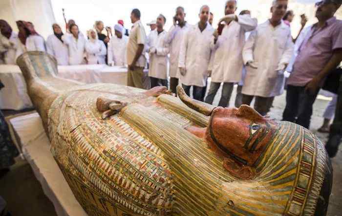埃及出土木乃伊 埃及出土30个千年木棺，木乃伊保存良好