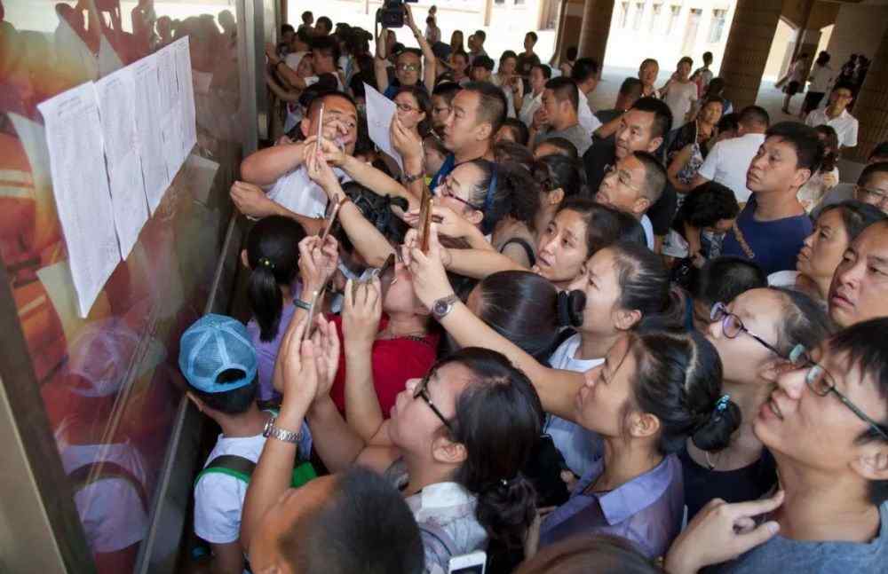 分班考试 禁止分班考试惹争议：学霸吃不饱，学渣吃不消