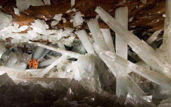 奈卡水晶洞 墨西哥奈卡水晶洞：布满水晶的洞穴