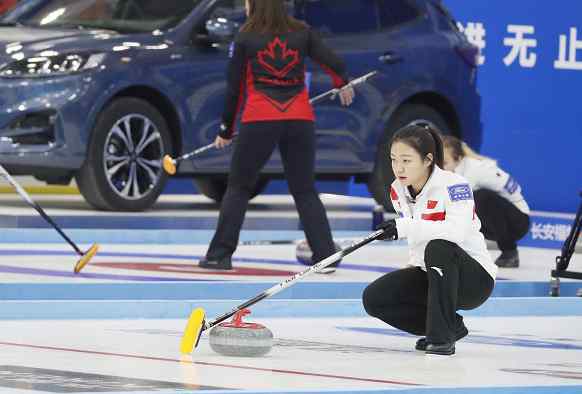 中国冰壶女队 与王冰玉成长路径相似 19岁校园美女冰壶队长正式上线！