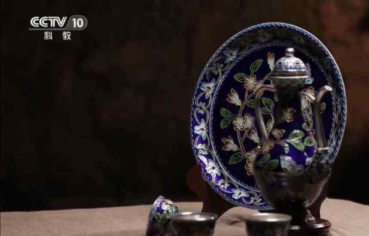 谭志平 有一种产自云南的银器名叫珐琅，是景泰蓝的鼻祖，唯一传人造就独一无二
