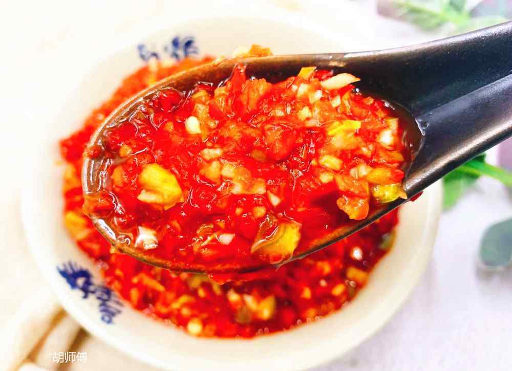 剁椒的正宗做法 川菜师傅教您正宗剁椒酱的做法，比例配方都告诉您，做1次能吃3年