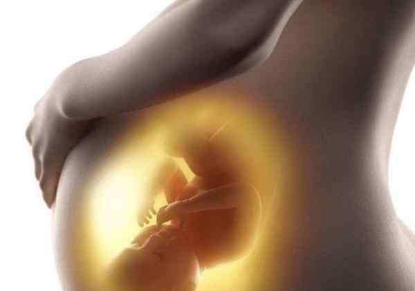 胎儿在肚子里的姿势 胎宝宝在妈妈肚子里是怎么待着的？原来姿势那么多，真是个小调皮
