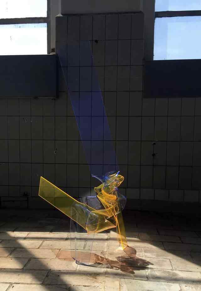 塑料雕塑 多里安将玻璃吹制技术应用在塑料家具和雕塑上