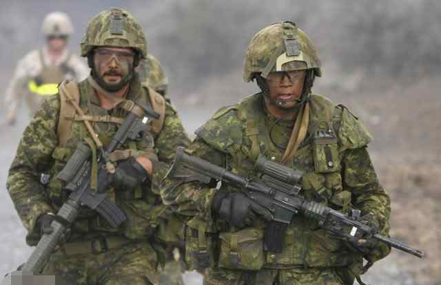 加拿大国土面积 加拿大国土面积位居世界第二，但只有不到六万军队，还要继续缩减
