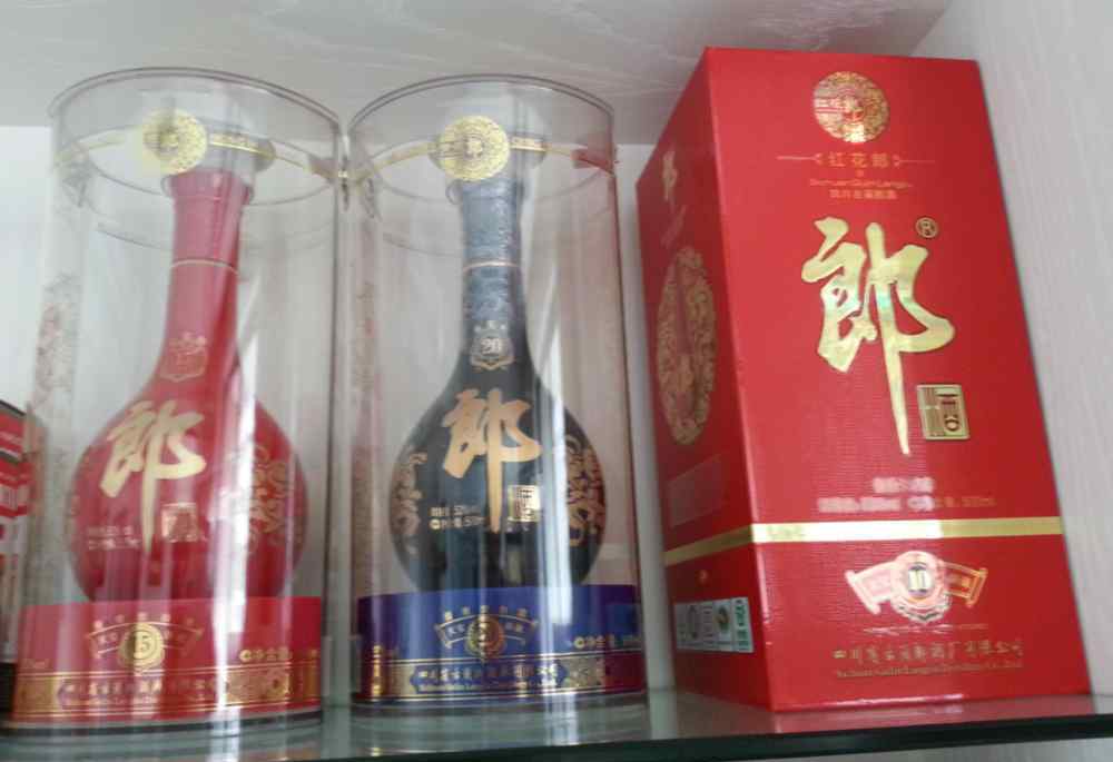 青花郎酒价格 详细对比青花郎20和红花郎15，同为郎酒，价格相差400的原因在哪