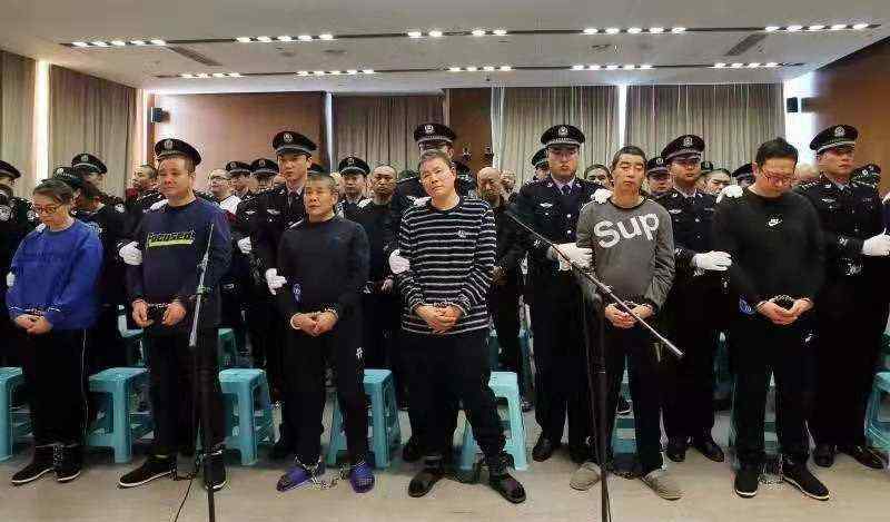 丹东东港黑社会 重磅！丹东东港黑老大“宋老六"兄弟涉黑社会案一审公开宣判！