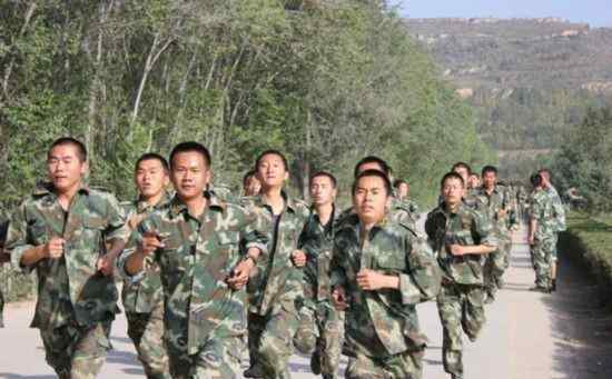 军人三公里跑步技巧 为什么军人宁愿跑三公里也不愿跑五公里？说出来你可能不信，三公里其实更累