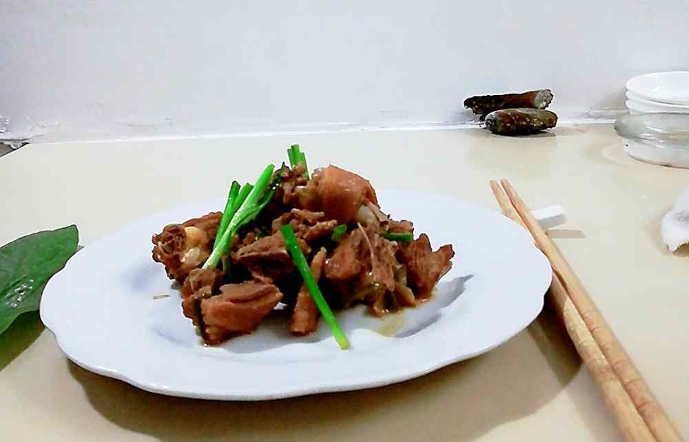 糖色怎么炒 家常菜之红烧鸭肉，老厨师教你怎么炒糖色，成品醇香诱人