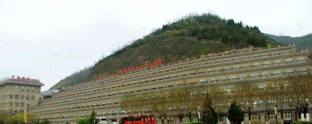 窑洞宾馆 陕西：一家世界最大的窑洞酒店，建在山上