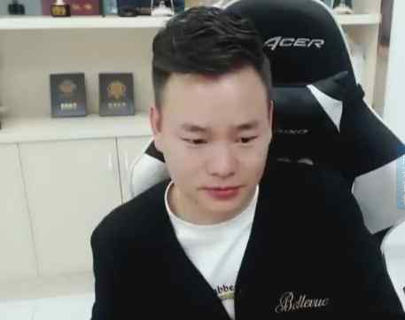 虎牙狂人 国服第一高强巨剑冲击24，虎牙狂人：已有土豪出价100万预定
