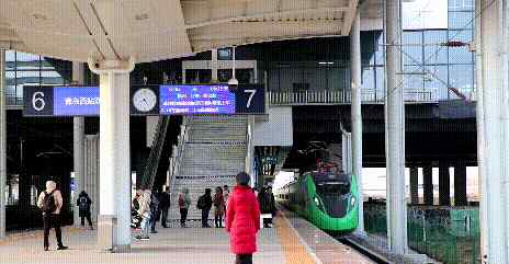 d781 青岛西站开往上海、杭州的动卧车，出发啦！快来瞅瞅