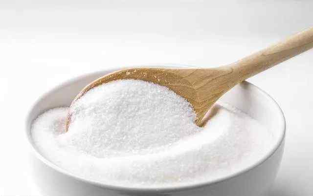 白砂糖的作用 白糖、白砂糖、绵白糖……头都晕了，他们在烘焙中各有什么作用？