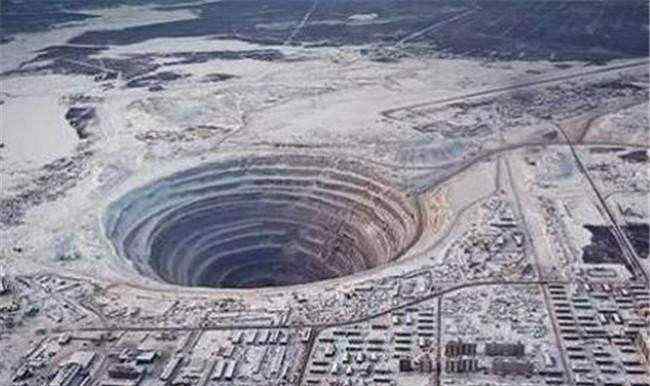 科拉超深钻井 科拉超深钻孔挖到了12000多米，周边全是黄金，为何就不挖了？