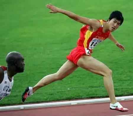 2004年刘翔 历史上的今天丨 2004年8月27日 刘翔以12秒91的成绩夺得男子110米栏冠军