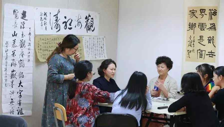 王珉背景 为什么越来越多的女性选择学书法？