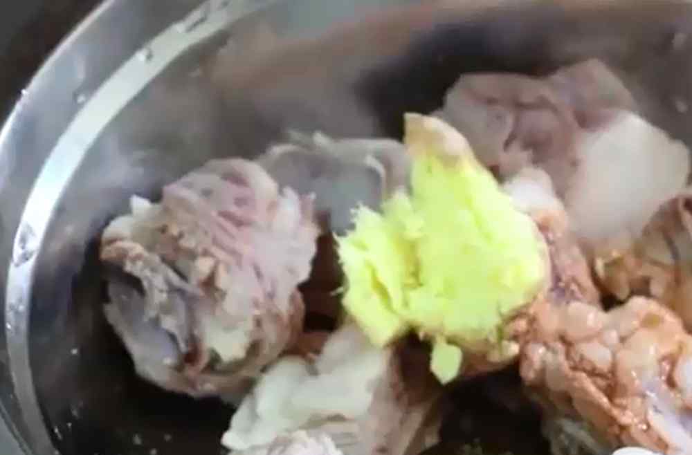 正宗糖醋排骨 如何做“糖醋排骨”最正宗？做排骨必学！大厨教你好吃糖醋做法