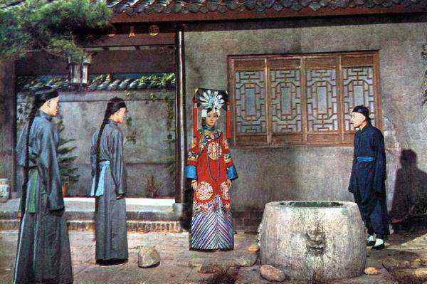 珍妃 北京故宫珍妃井灵异事件揭秘，珍妃井为什么铁棍上锁？