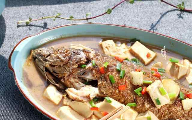 红烧鱼怎么做好吃 春节年菜红烧鱼怎么做好吃？网上那么多招，还是奶奶祖传的最管用