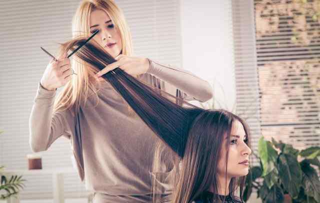 自己剪头发的技巧 女生如何自己剪后面的头发 教你快速整理秀发的小方法