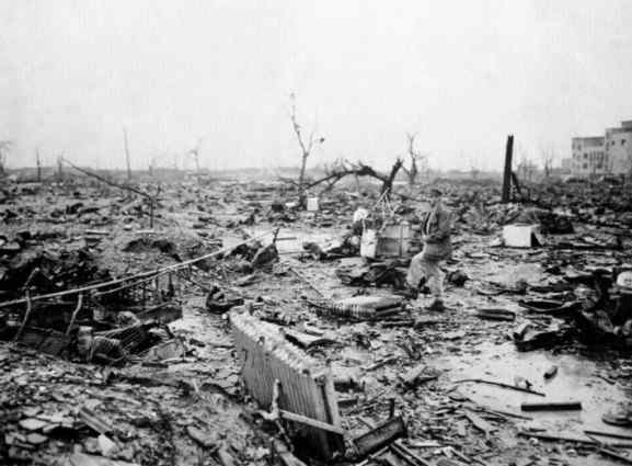 广岛原子弹事件 广岛遭原子弹爆炸后的惨状图，广岛原子弹现在还有辐射吗
