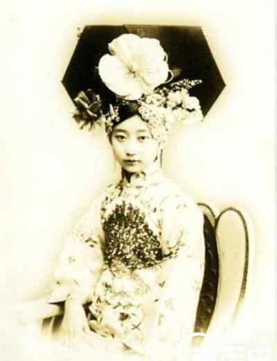 清朝格格 清朝皇族后裔格格照片，满清皇族后裔现状如何？