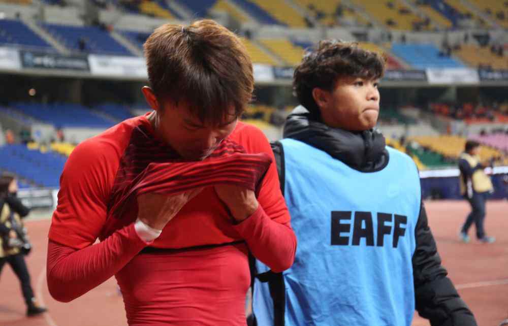 国足对香港 国足竟把对手踢哭了！多名中国香港球员赛后痛哭：结果太令人失望