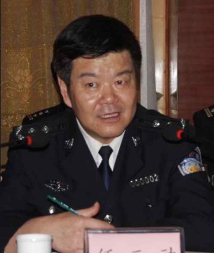 何再贵 退休近7年的公安厅副厅长被开除党籍 曾与他共事的两任厅长都落马了