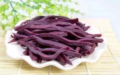 紫薯的营养价值 紫薯营养价值高，不过在吃的时候，需要注意几点
