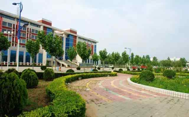郑州经贸职业技术学院 郑州家门口的22所大学任性选！排名第一的竟然不是