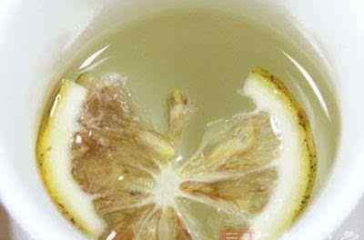 柠檬汁的作用 柠檬水的功效与作用