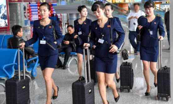 朝鲜空姐新版制服 朝鲜空姐穿着新版制服亮相 裙子的高度首次设计为膝盖以上