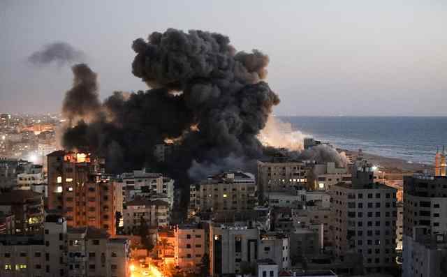 遭200枚火箭弹攻击后以色列防长：空袭只是开始 究竟发生了什么?