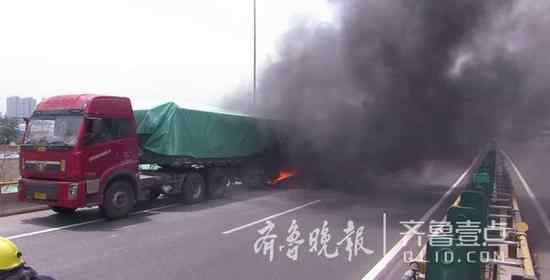 山东济南一高速路段货车突发火情 无人员伤亡