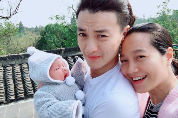 周一围朱丹结婚照曝光 两人已领证结婚孩子诞生